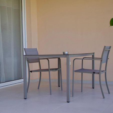 Resitour - Aphrodite Beachfront Pirgos Psilonerou Стая снимка
