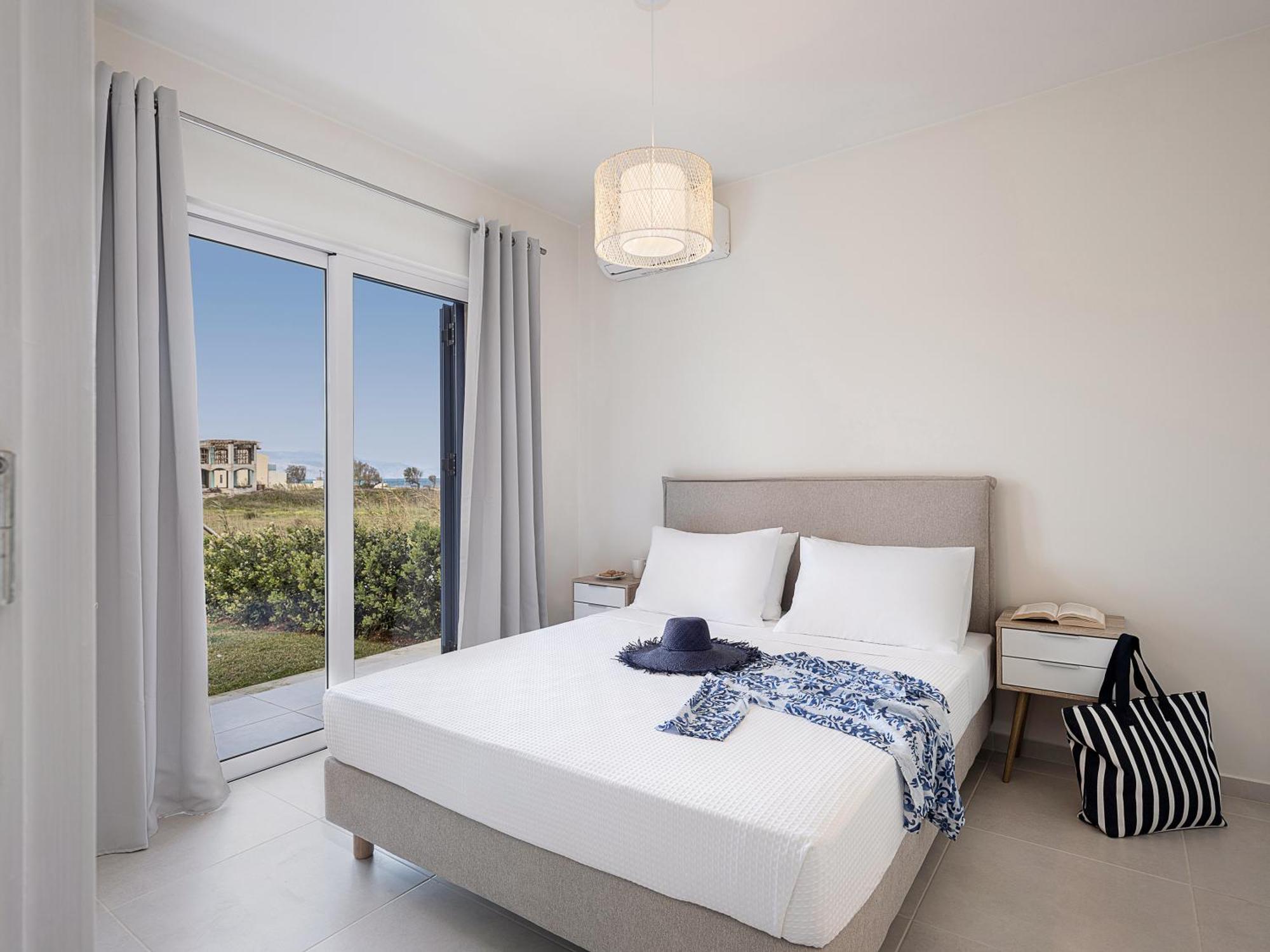 Resitour - Aphrodite Beachfront Pirgos Psilonerou Екстериор снимка