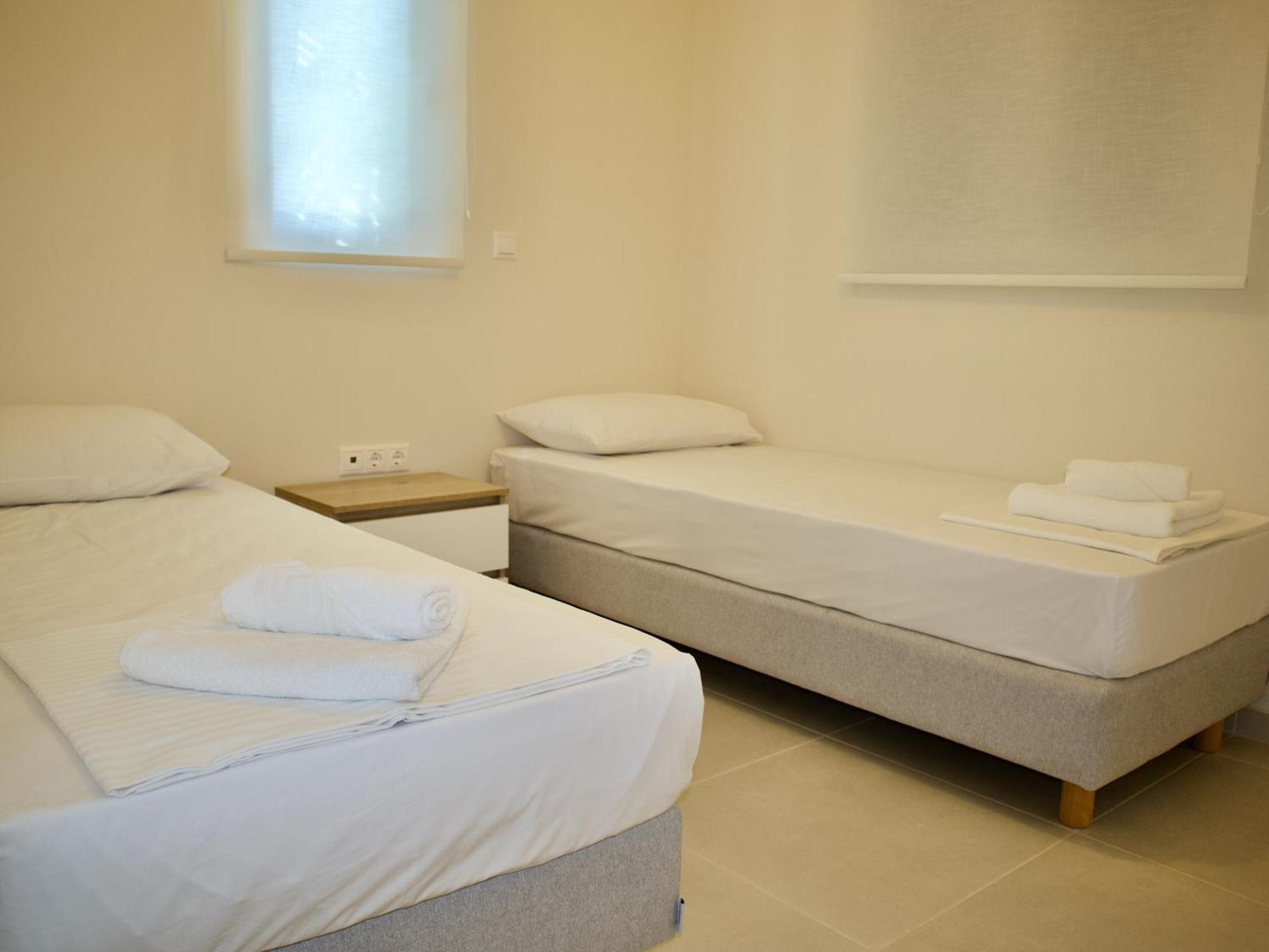 Resitour - Aphrodite Beachfront Pirgos Psilonerou Стая снимка