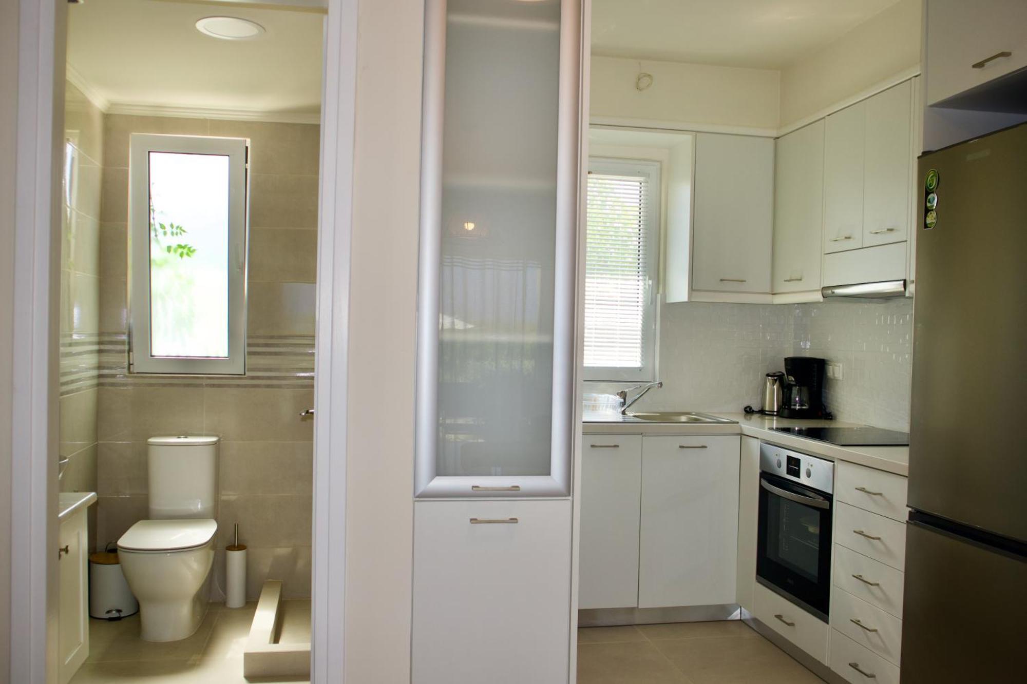 Resitour - Aphrodite Beachfront Pirgos Psilonerou Стая снимка