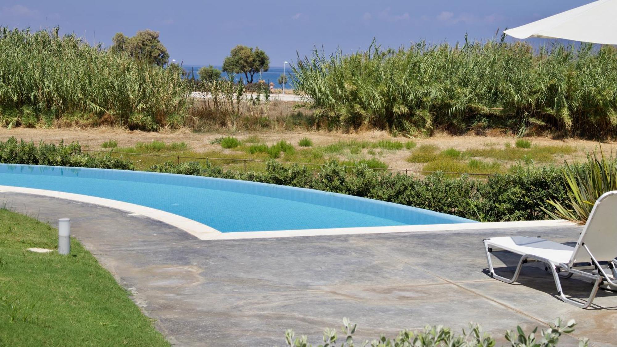 Resitour - Aphrodite Beachfront Pirgos Psilonerou Стая снимка