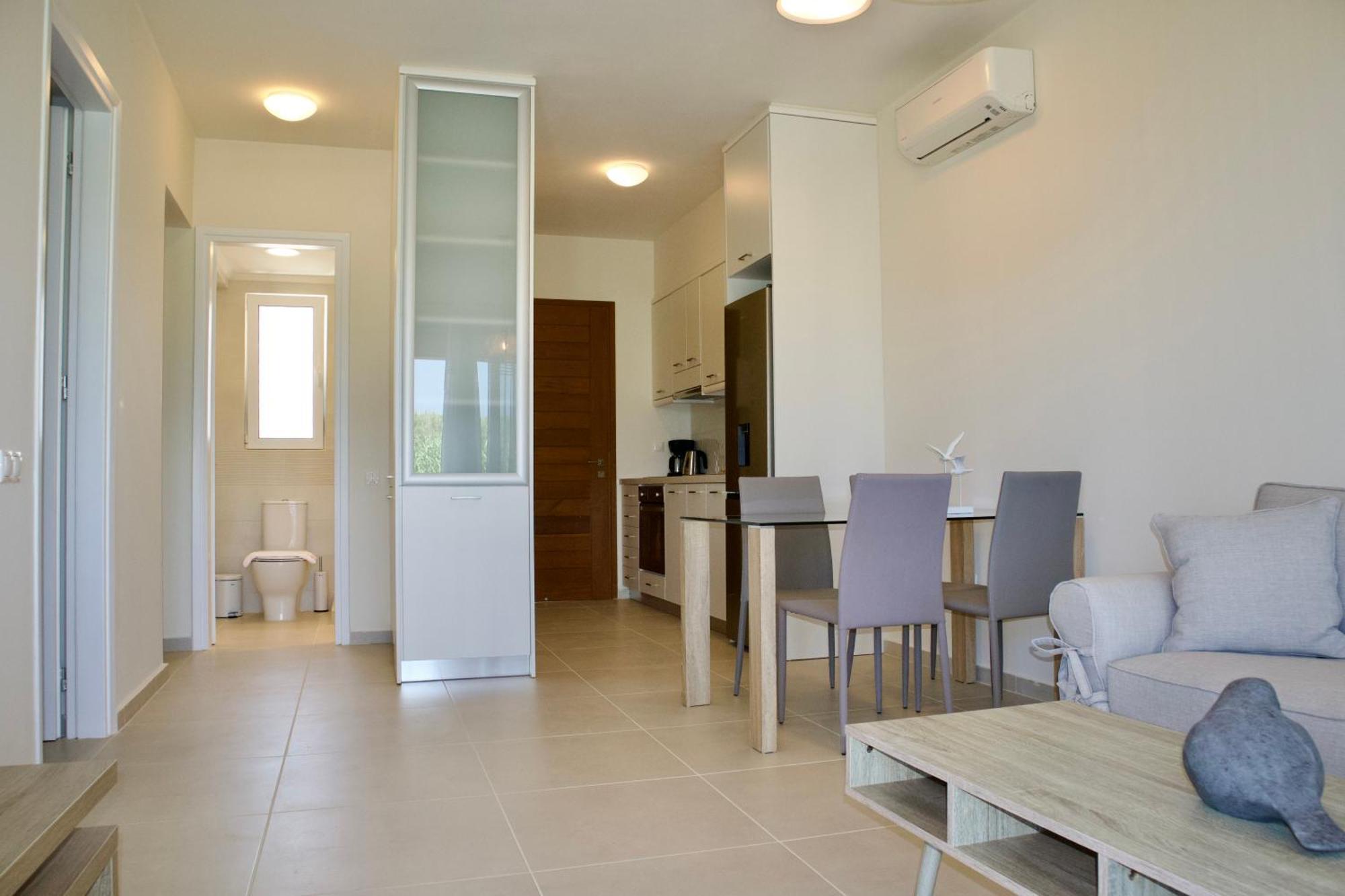 Resitour - Aphrodite Beachfront Pirgos Psilonerou Стая снимка