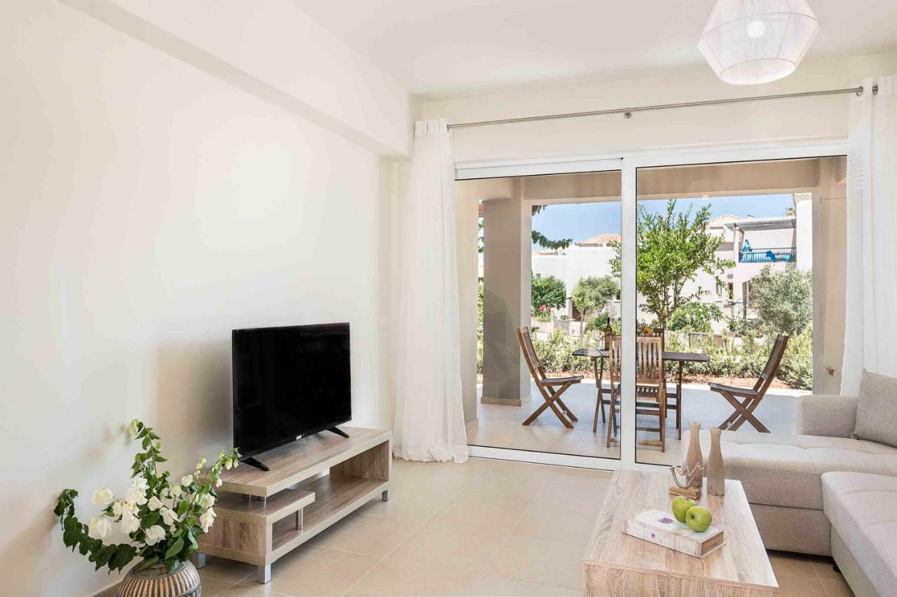 Resitour - Aphrodite Beachfront Pirgos Psilonerou Екстериор снимка