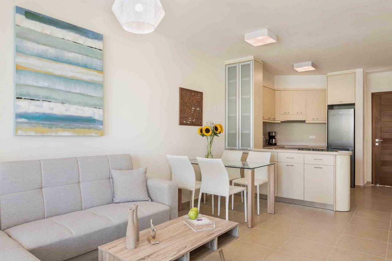 Resitour - Aphrodite Beachfront Pirgos Psilonerou Екстериор снимка