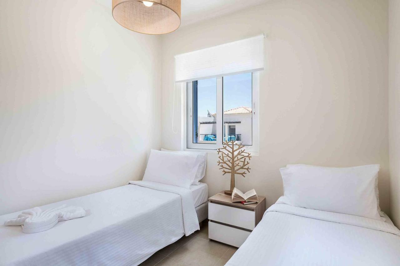 Resitour - Aphrodite Beachfront Pirgos Psilonerou Екстериор снимка